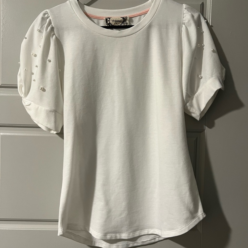 Pearl and puff sleeve short sleeve tee size M